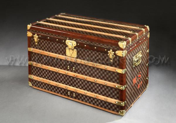 Malle Courier' trunk by Vuitton, 1880 – Pullman Gallery