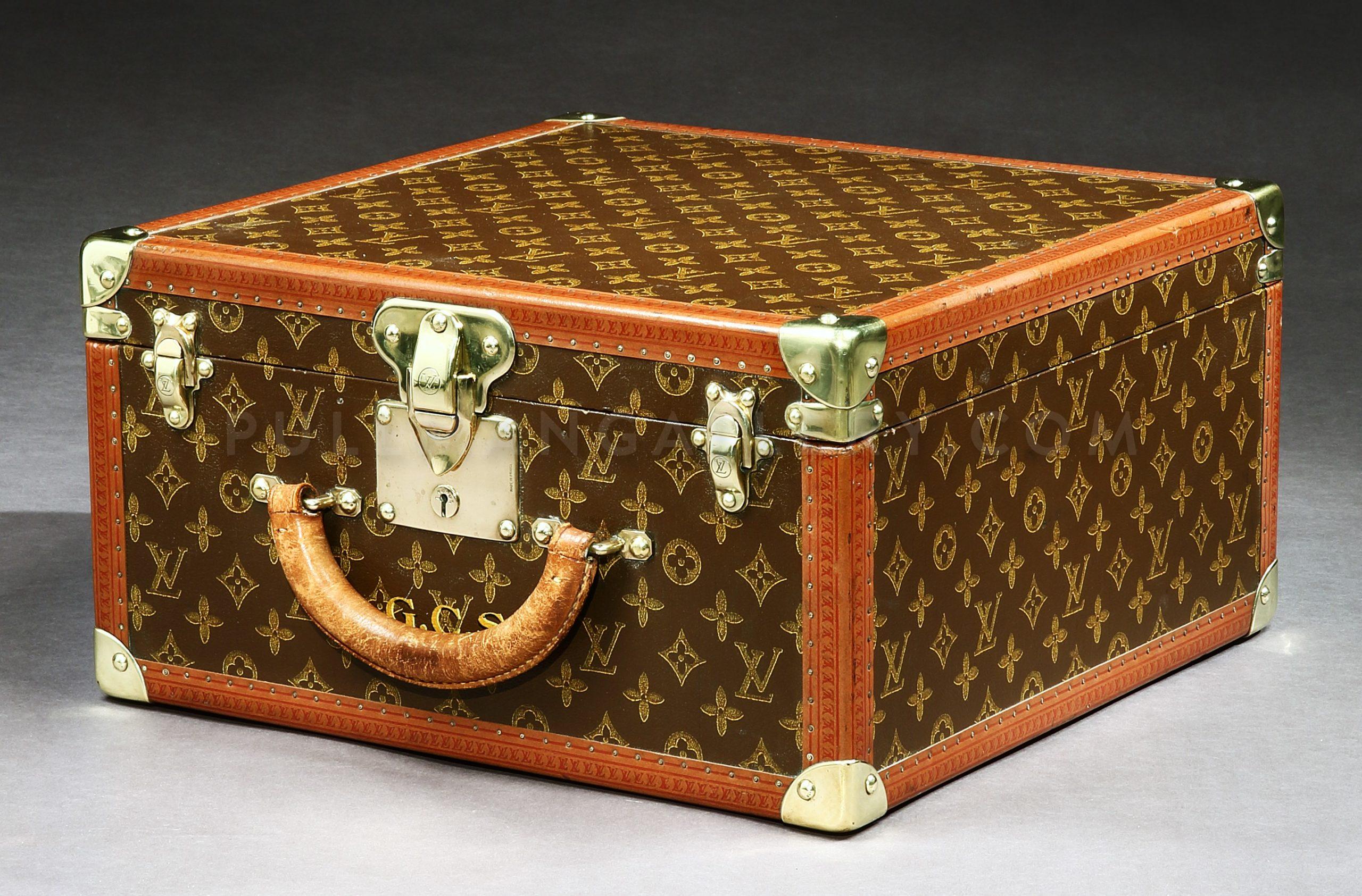LOUIS VUITTON. A FINE VINTAGE SUITCASE MODIFIED AS HUMIDOR CIGAR BOX,  CUSTOMIZED BY BERNARDINI LUXURY VINTAGE